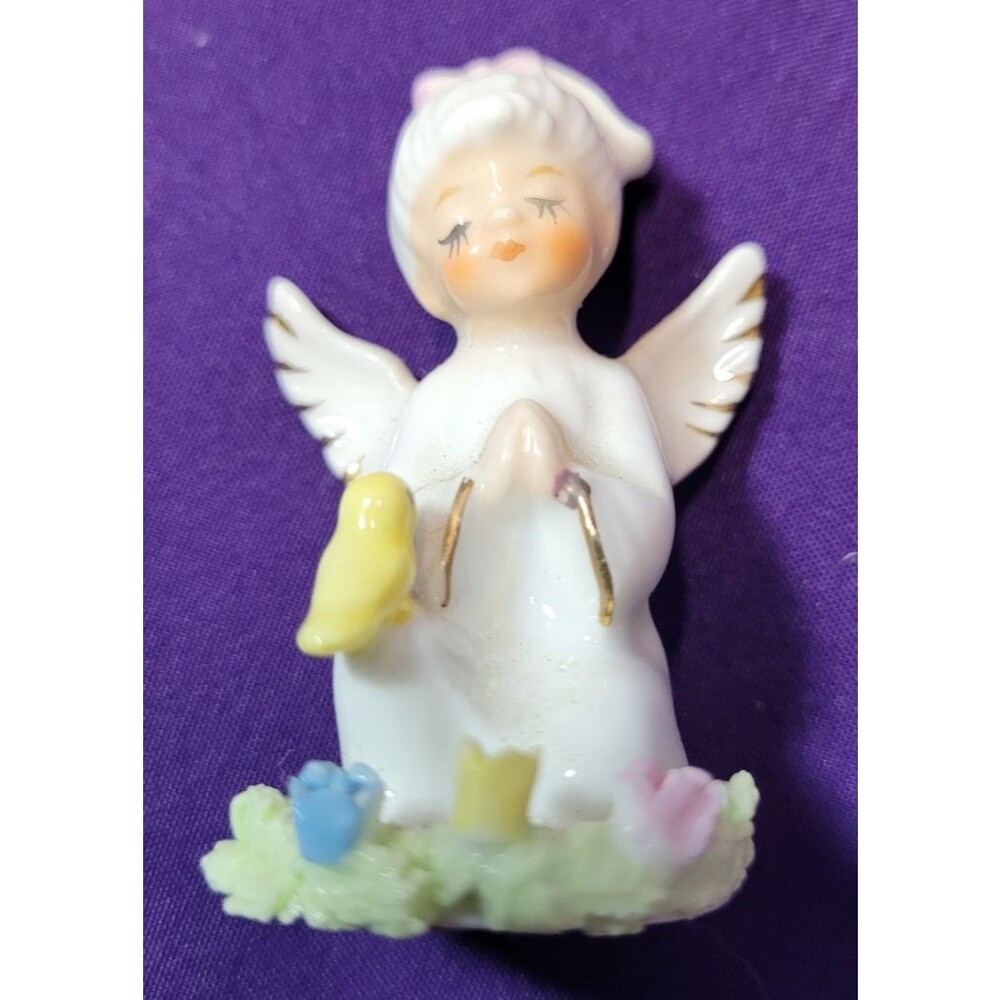 VINTAGE NAPCOWARE NAPCO MINIATURE CHRISTMAS ANGEL W/YELLOW BIRD, BONE CHINA